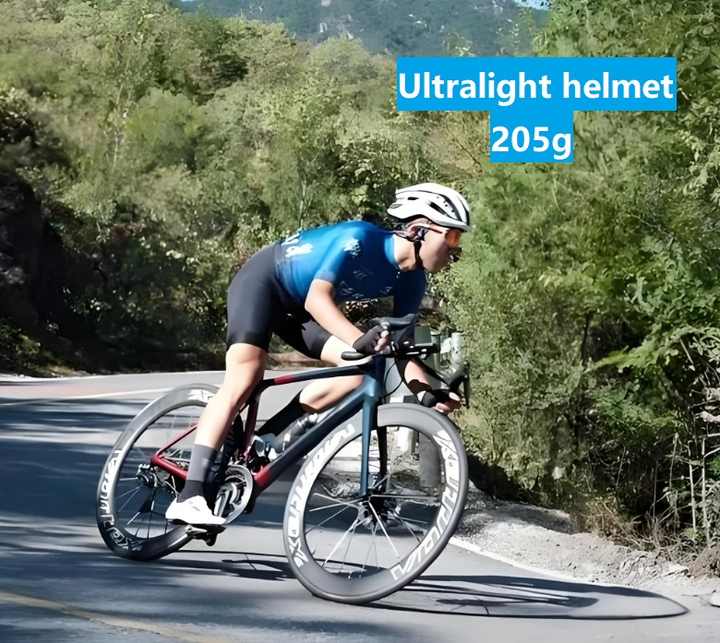 Sleek and lightweight bicycle helmet adjustable circumference 57-62cm
